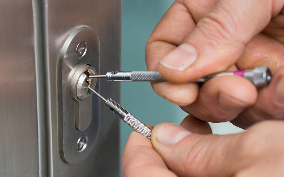  ouvrir une porte fermée à clé Fichet Paris 11