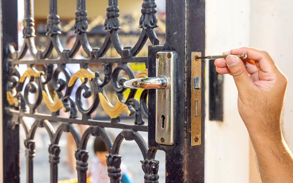  ouvrir une porte fermée à clé Fichet Paris 11